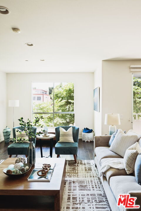 1430 S Beverly Glen Blvd Unit: 203