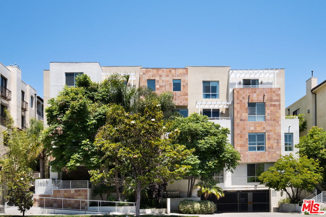 1430 S Beverly Glen Blvd Unit: 203