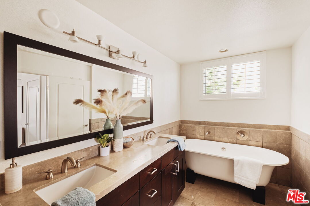 1430 S Beverly Glen Blvd Unit: 203