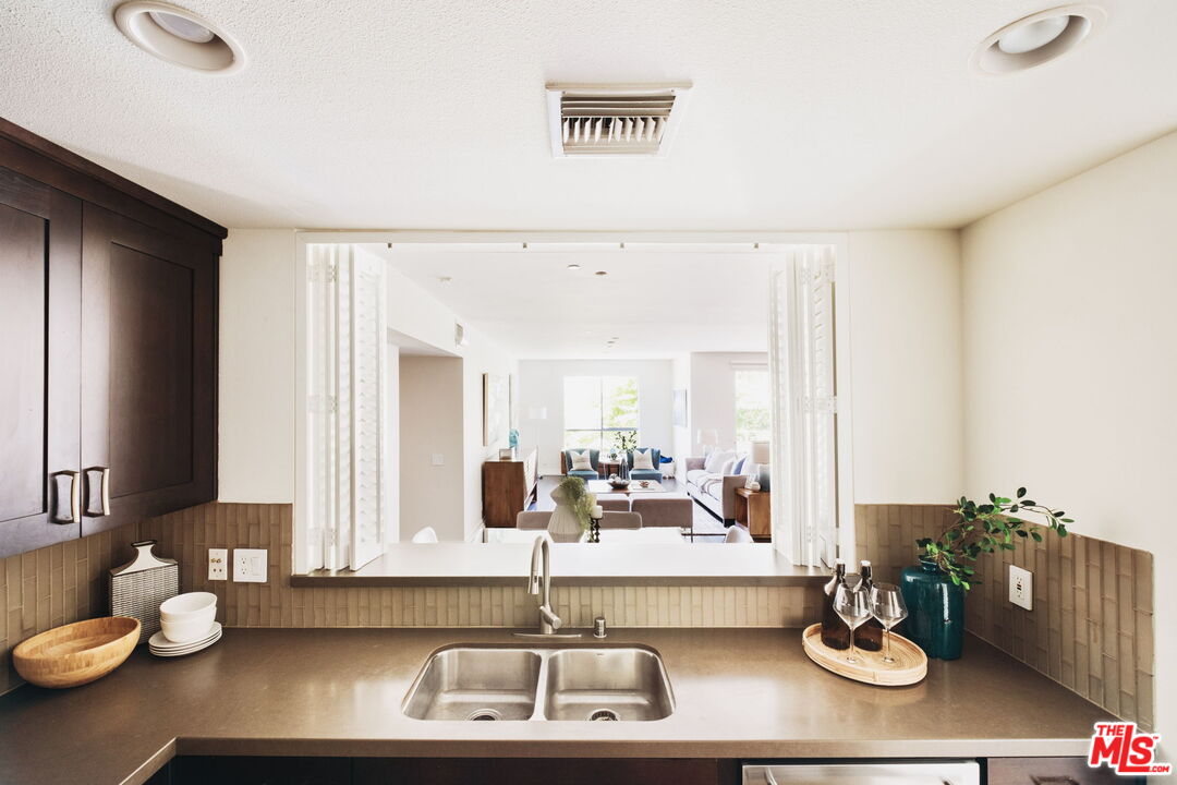 1430 S Beverly Glen Blvd Unit: 203