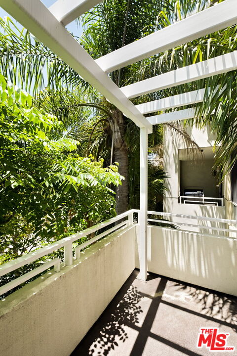 1430 S Beverly Glen Blvd Unit: 203