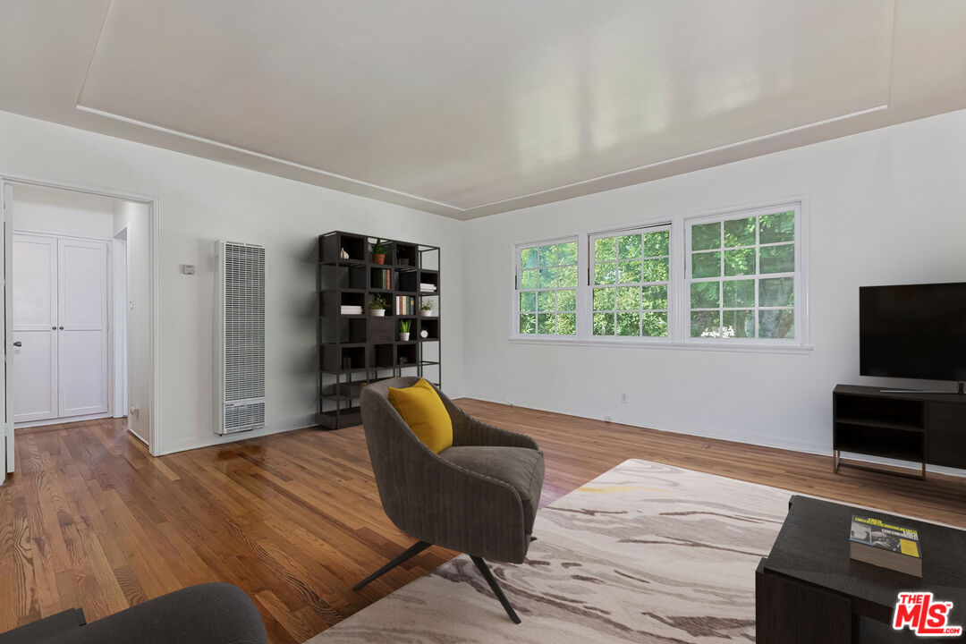 529 E Maple St Unit: 3