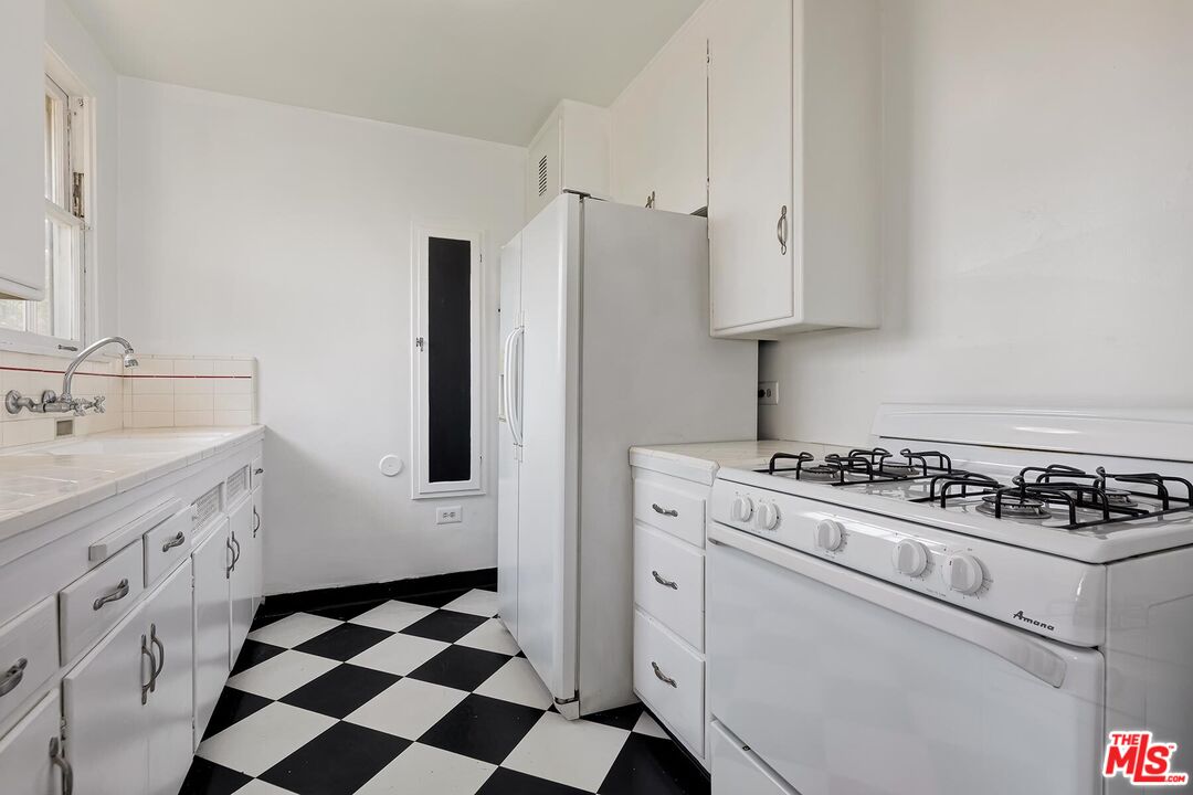 529 E Maple St Unit: 3