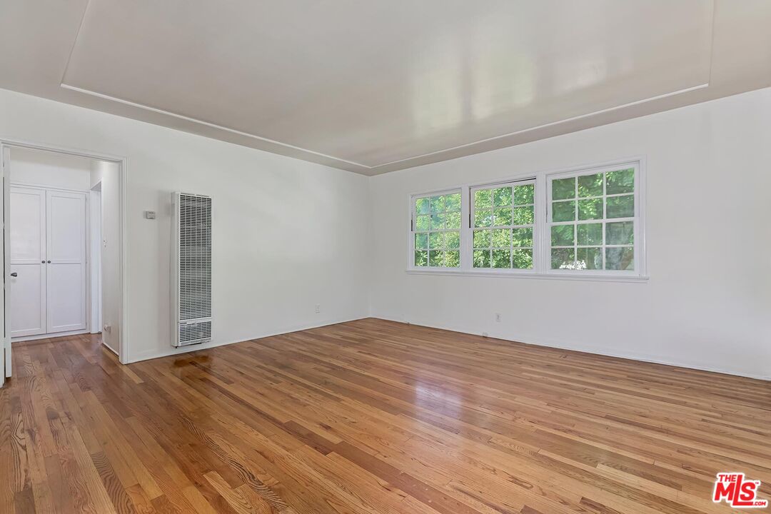 529 E Maple St Unit: 3