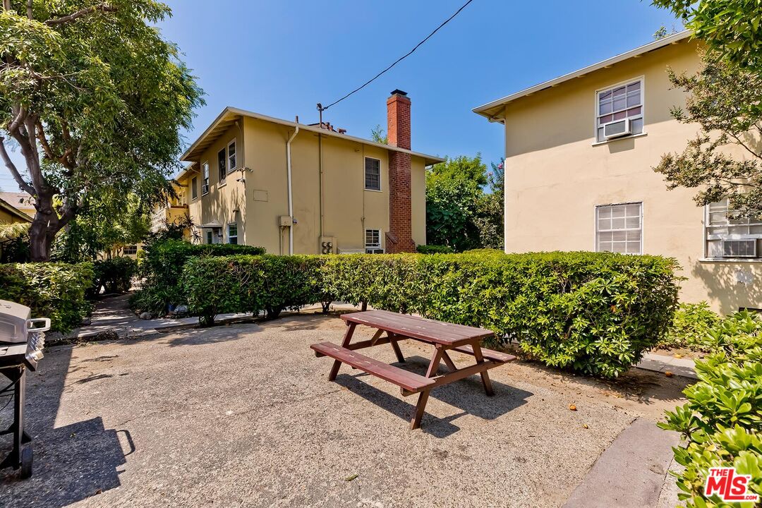 529 E Maple St Unit: 3