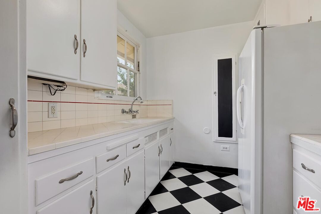 529 E Maple St Unit: 3