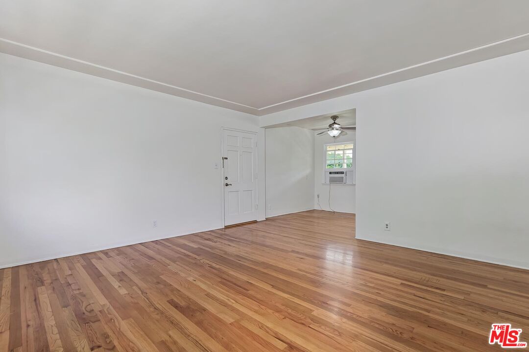 529 E Maple St Unit: 3