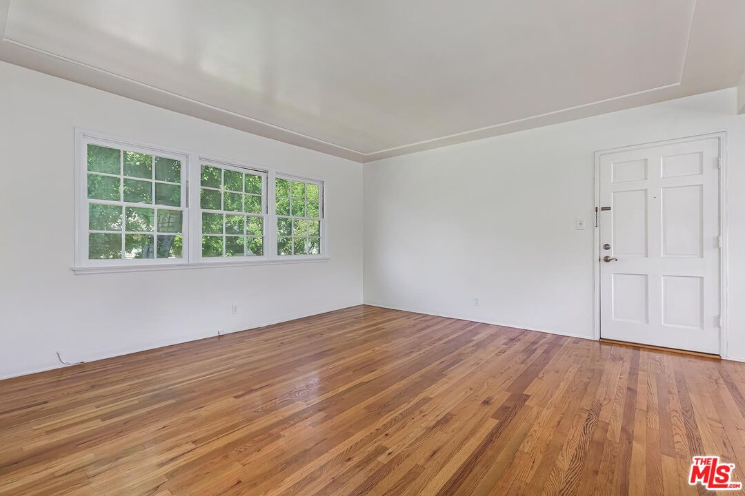 529 E Maple St Unit: 3