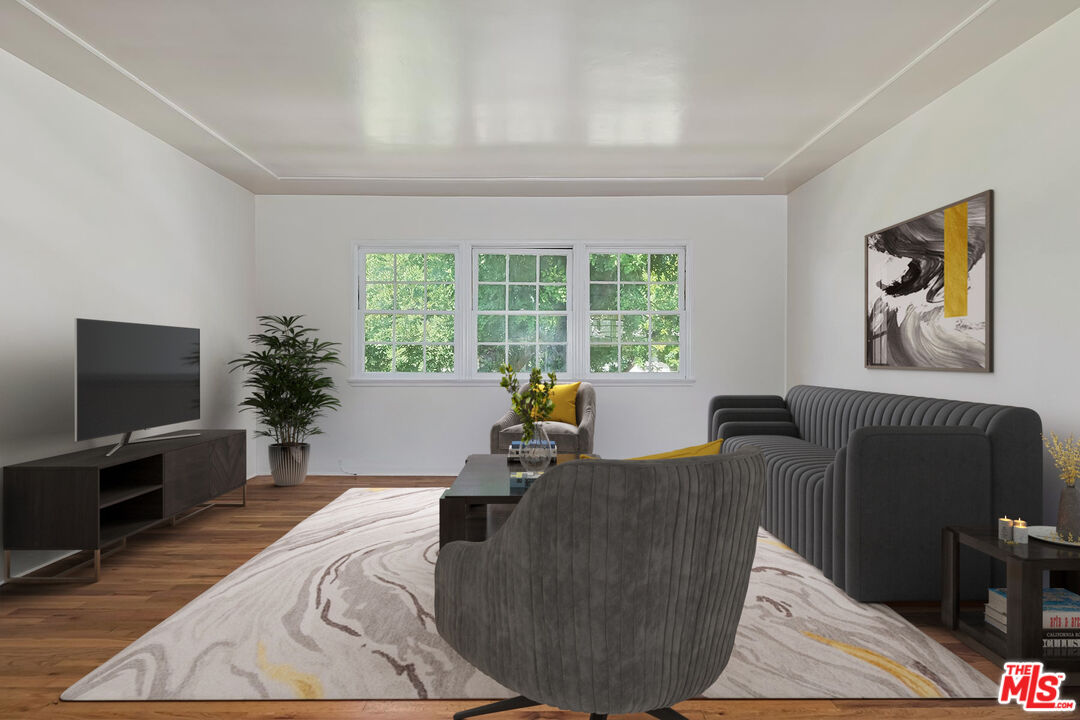 529 E Maple St Unit: 3
