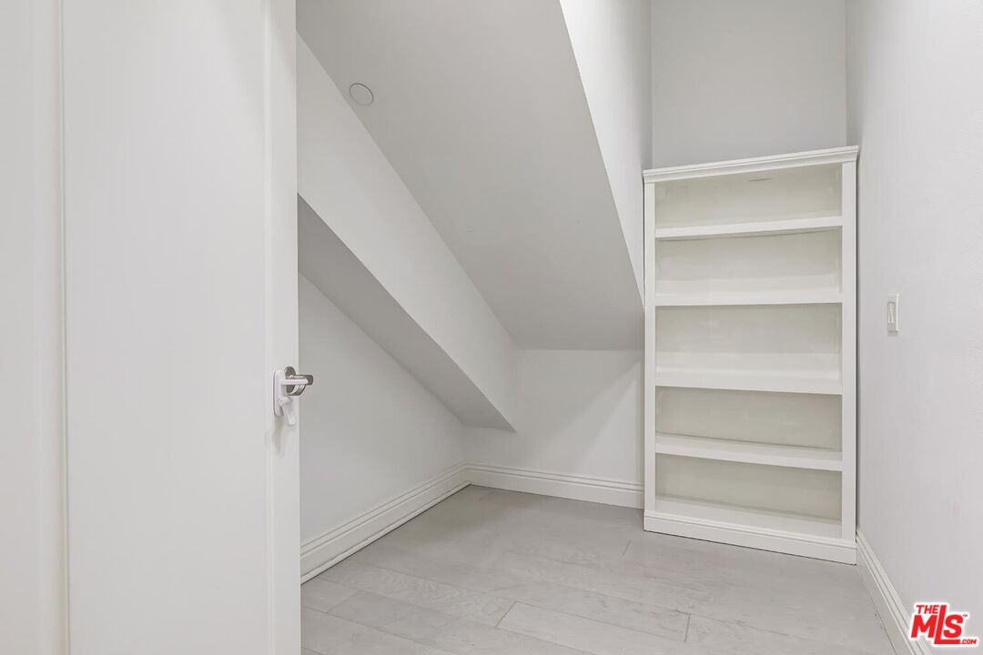 1430 S Beverly Glen Blvd Unit: 102