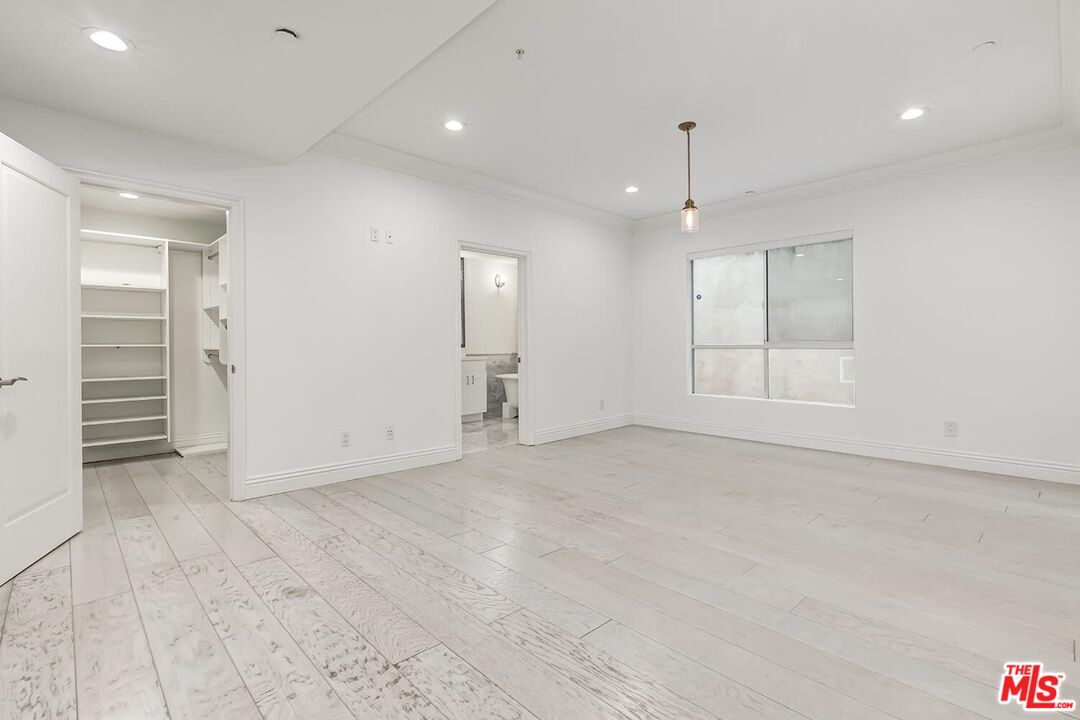 1430 S Beverly Glen Blvd Unit: 102
