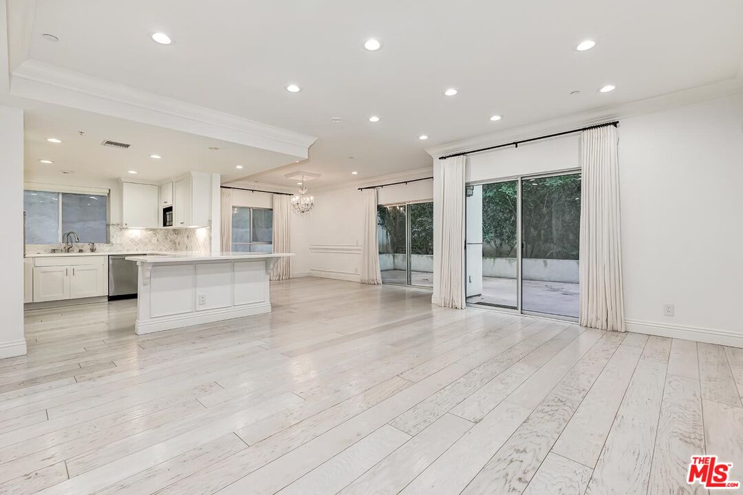 1430 S Beverly Glen Blvd Unit: 102
