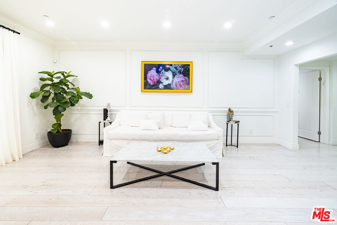 1430 S Beverly Glen Blvd Unit: 102
