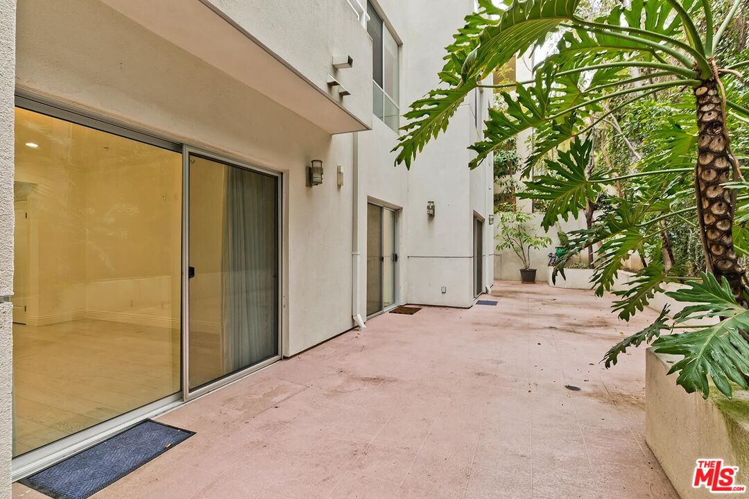 1430 S Beverly Glen Blvd Unit: 102