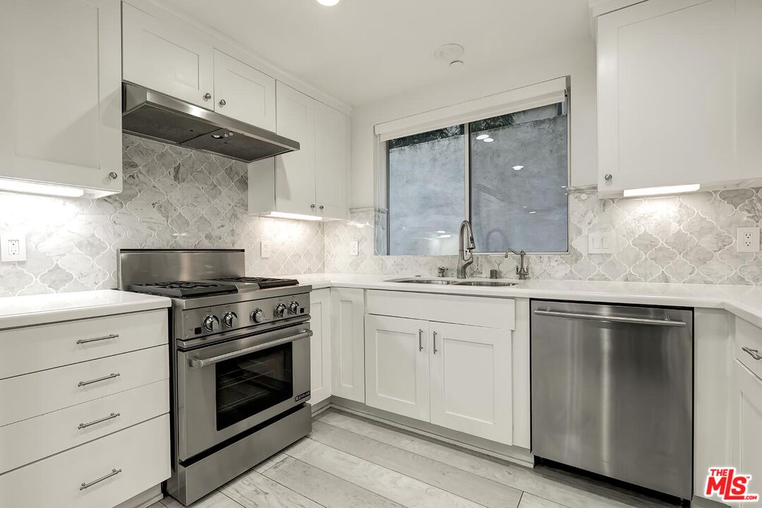 1430 S Beverly Glen Blvd Unit: 102