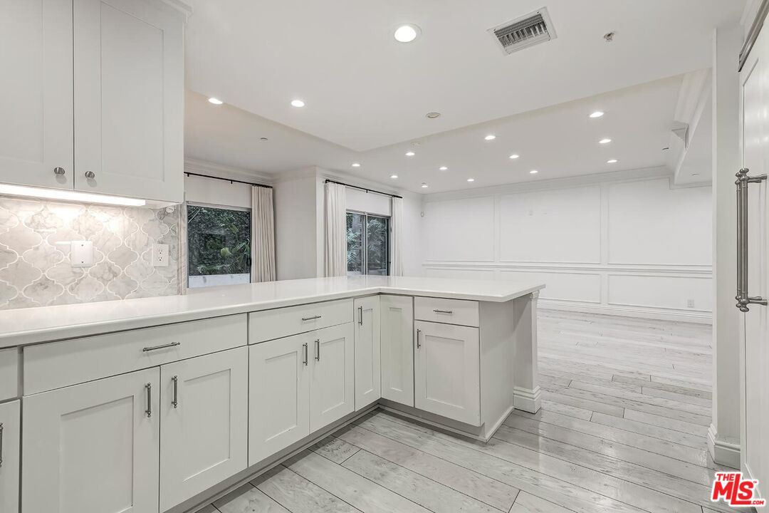 1430 S Beverly Glen Blvd Unit: 102
