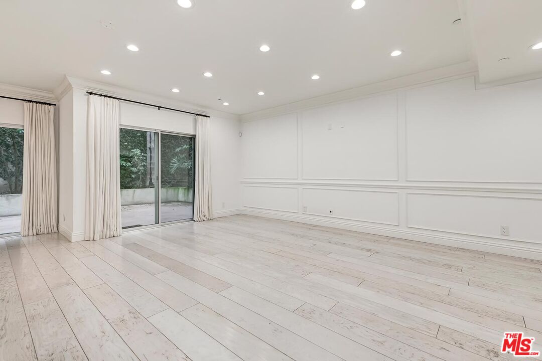 1430 S Beverly Glen Blvd Unit: 102