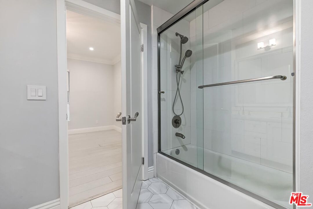 1430 S Beverly Glen Blvd Unit: 102
