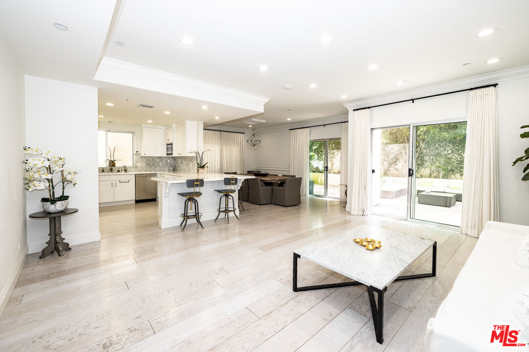 1430 S Beverly Glen Blvd Unit: 102