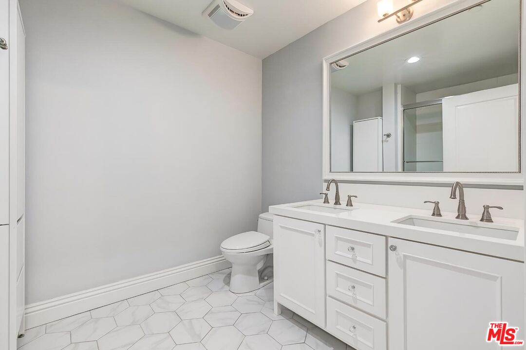 1430 S Beverly Glen Blvd Unit: 102