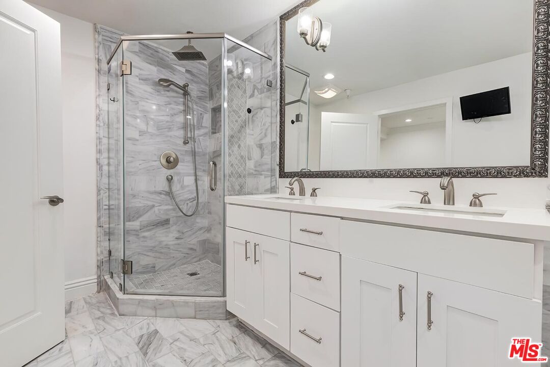1430 S Beverly Glen Blvd Unit: 102