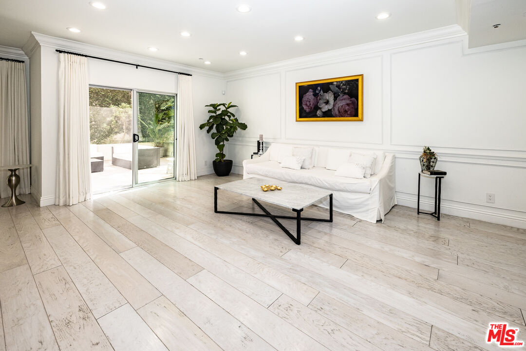 1430 S Beverly Glen Blvd Unit: 102