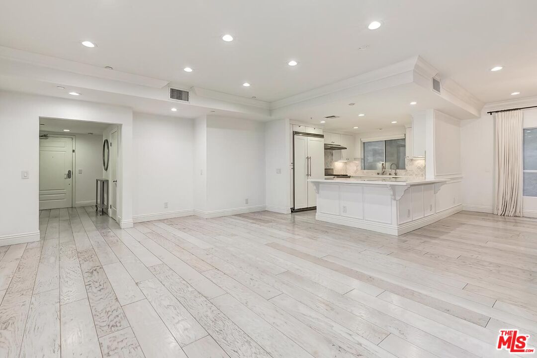 1430 S Beverly Glen Blvd Unit: 102
