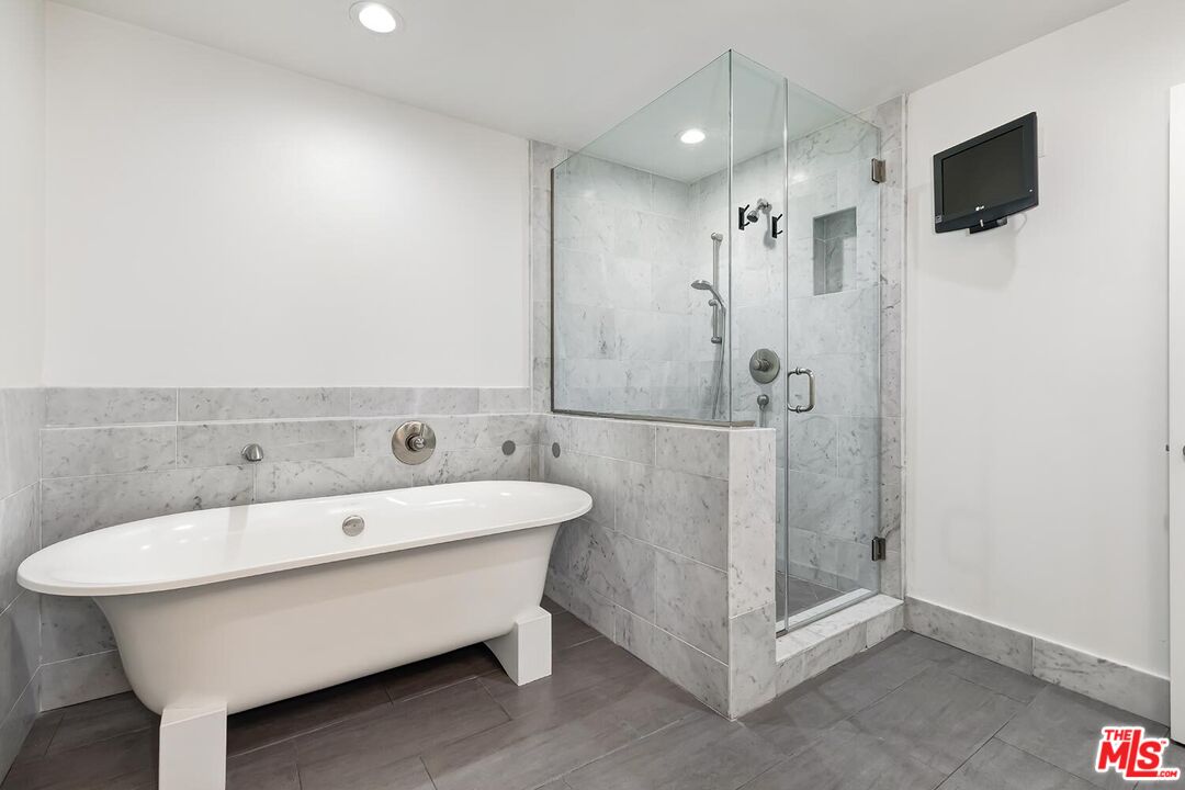 1430 S Beverly Glen Blvd Unit: 102