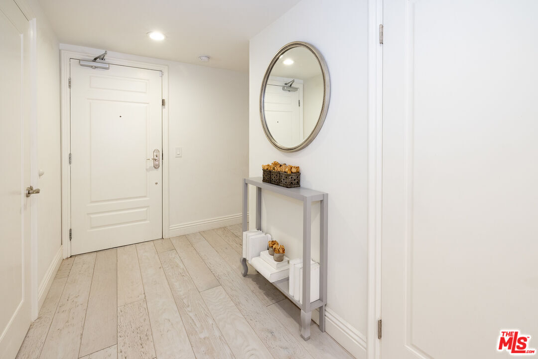 1430 S Beverly Glen Blvd Unit: 102