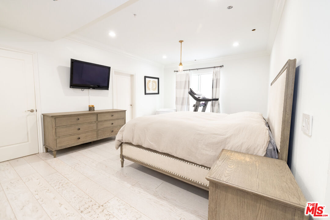 1430 S Beverly Glen Blvd Unit: 102