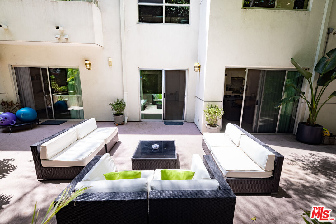 1430 S Beverly Glen Blvd Unit: 102