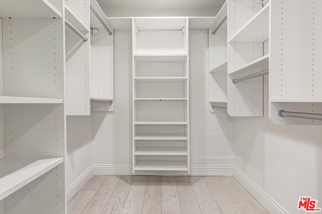 1430 S Beverly Glen Blvd Unit: 102