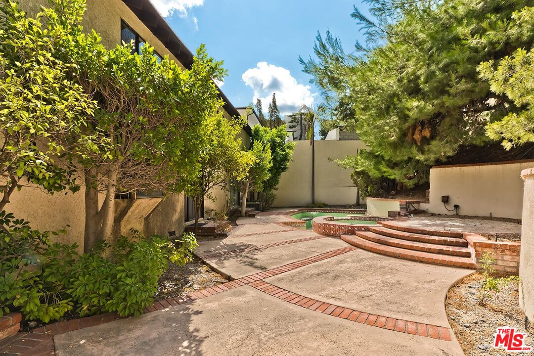 3417 Oakmont View Dr