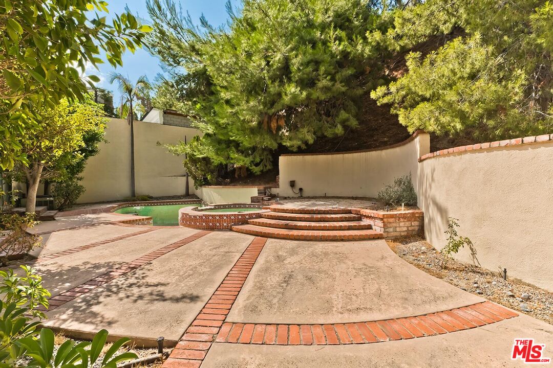 3417 Oakmont View Dr