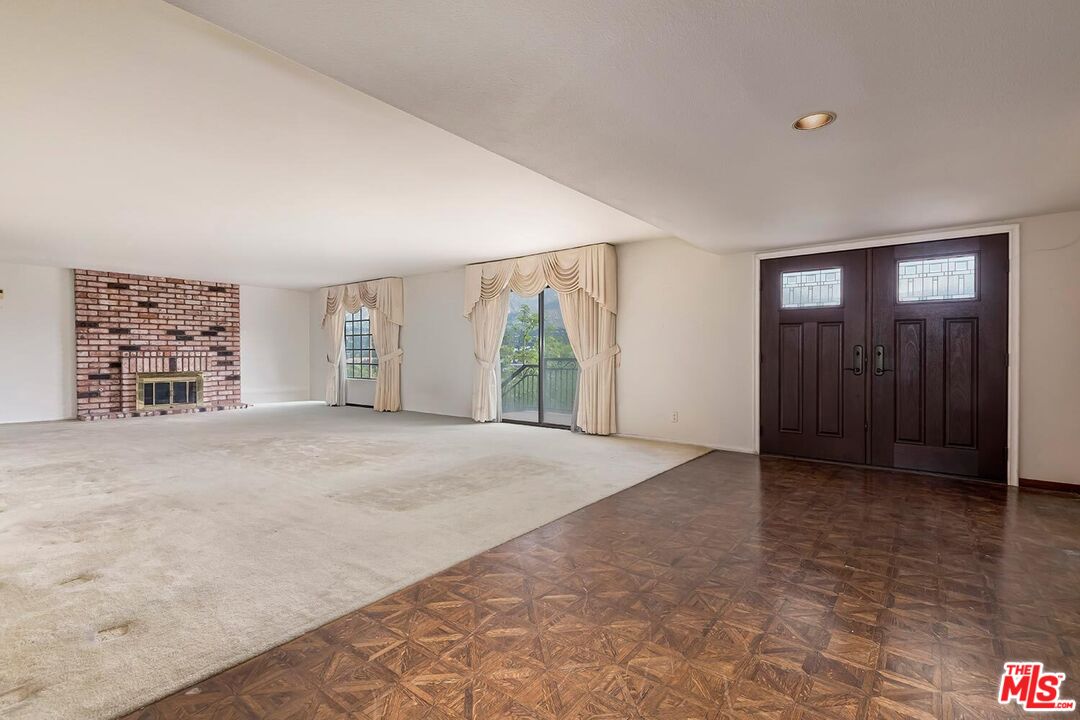 3417 Oakmont View Dr