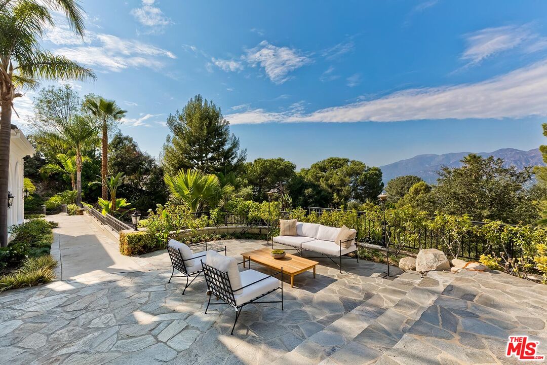 732 Saint Katherine Dr
