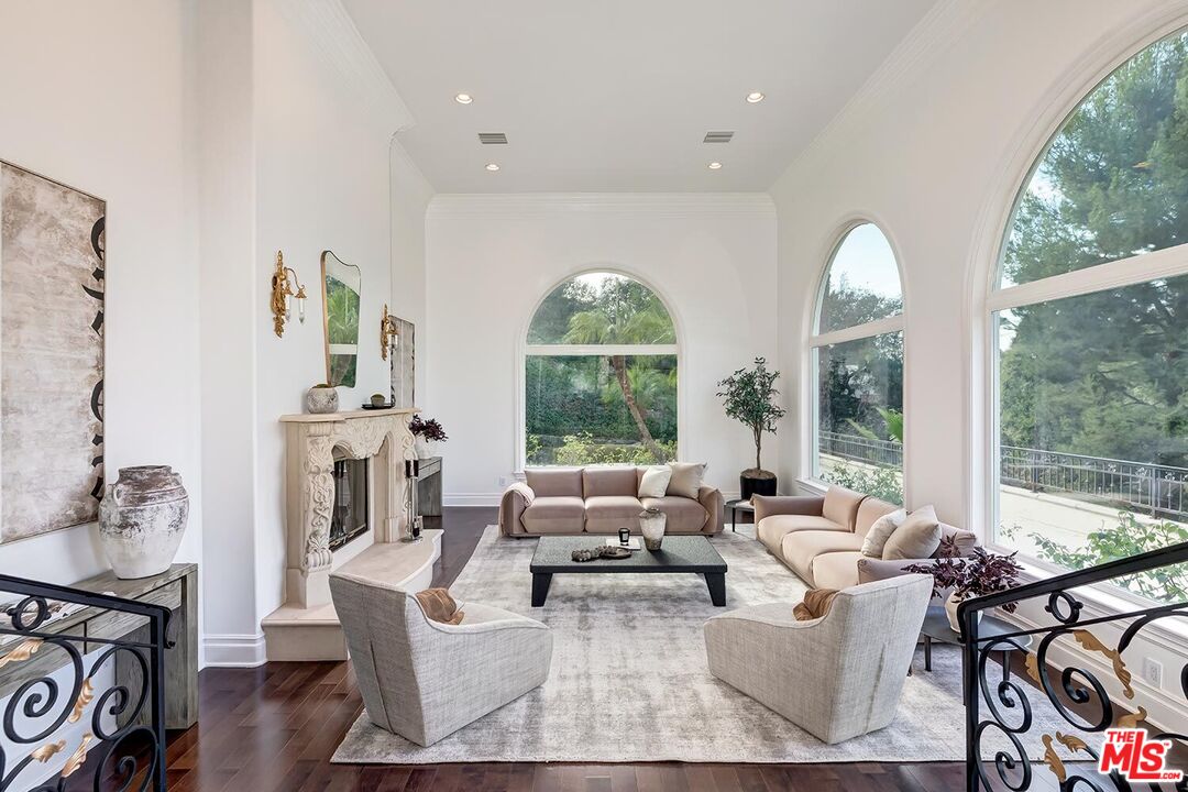 732 Saint Katherine Dr