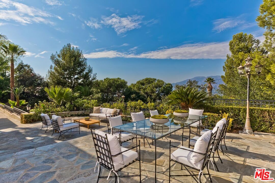732 Saint Katherine Dr