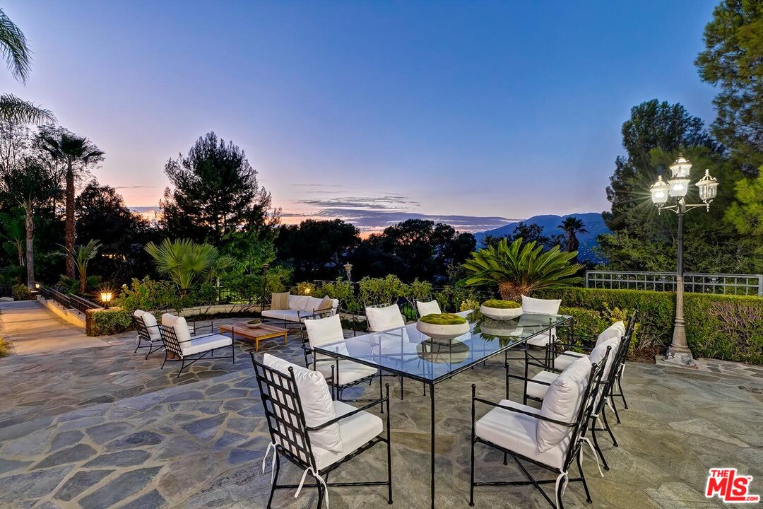 732 Saint Katherine Dr