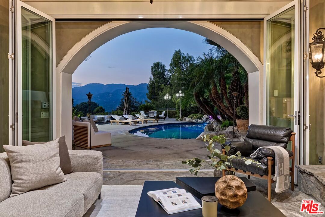 732 Saint Katherine Dr