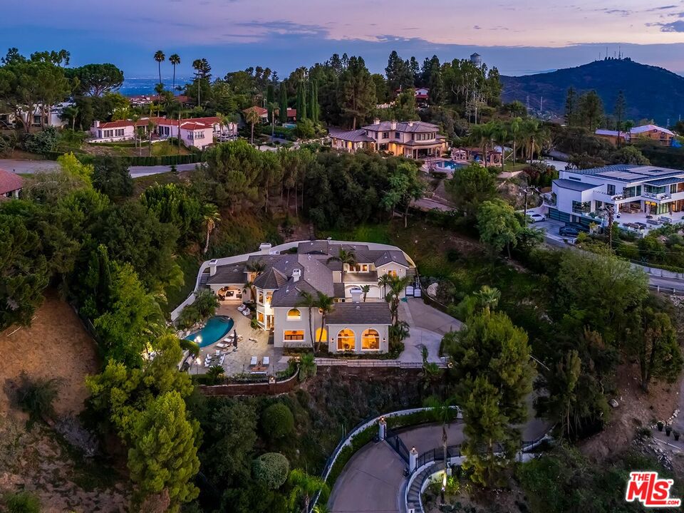 732 Saint Katherine Dr