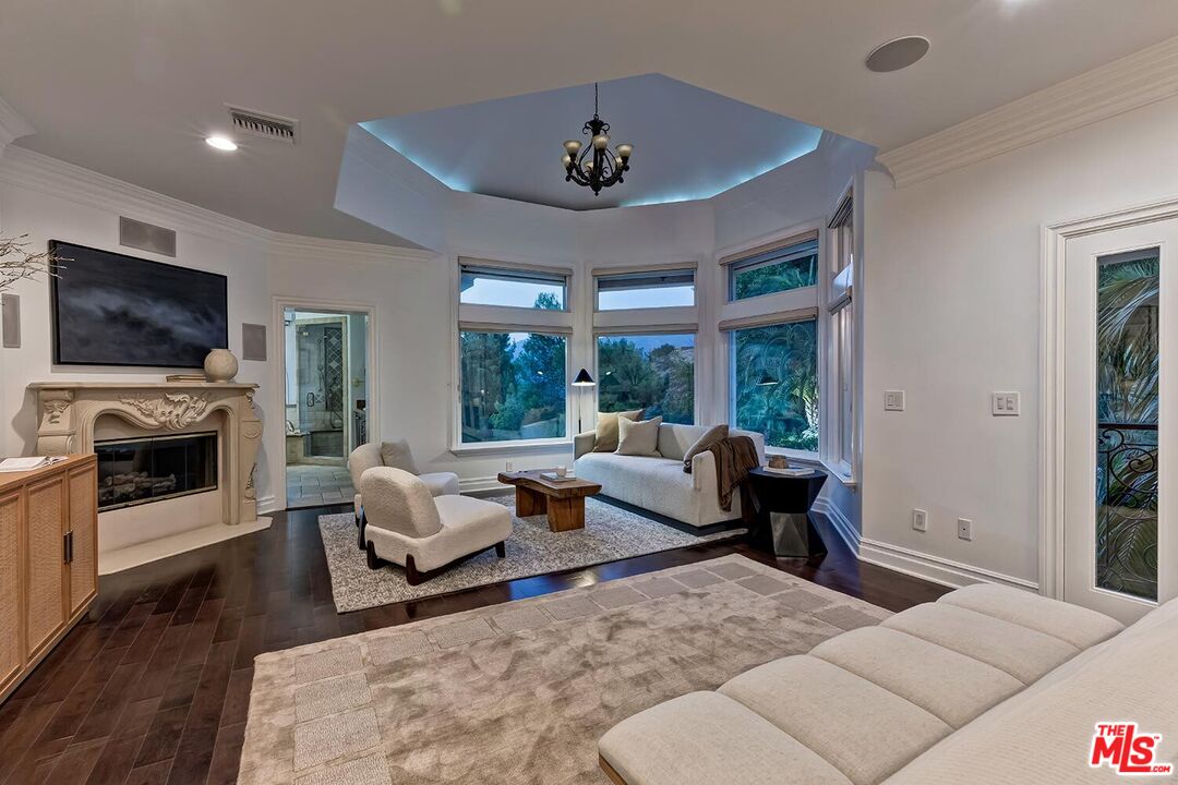 732 Saint Katherine Dr