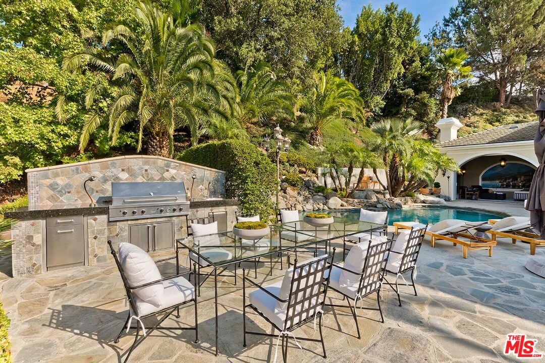 732 Saint Katherine Dr