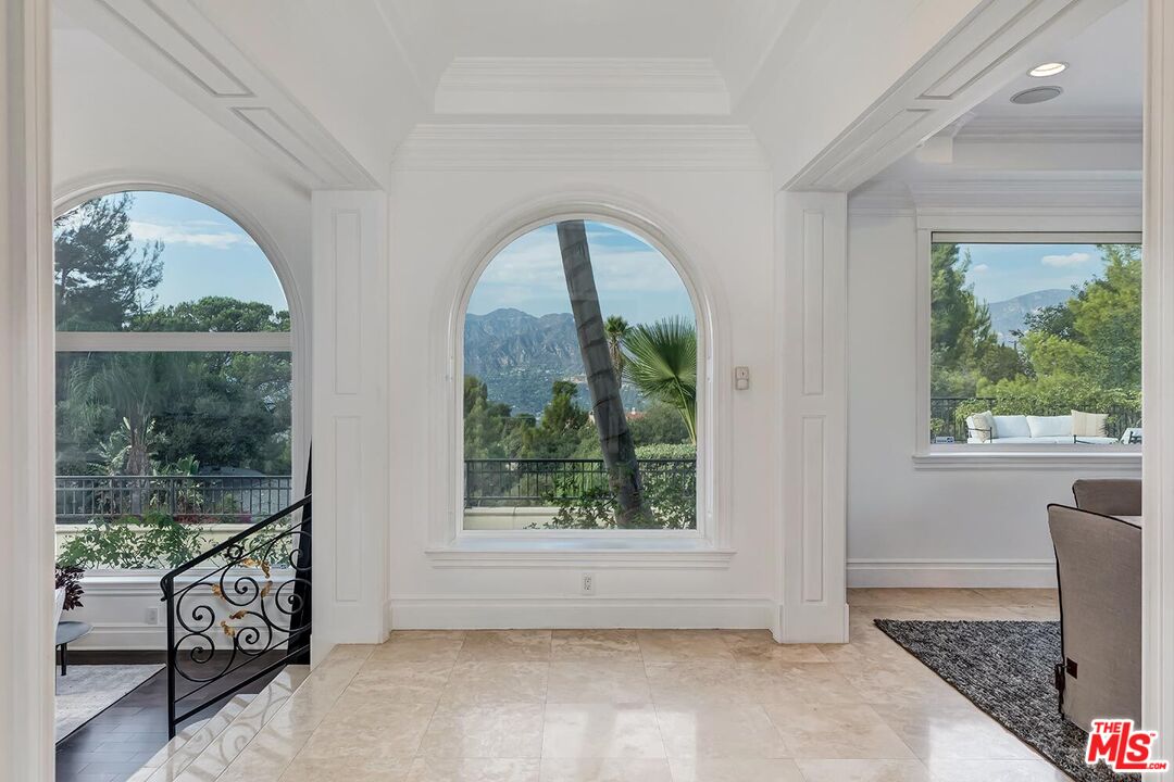 732 Saint Katherine Dr
