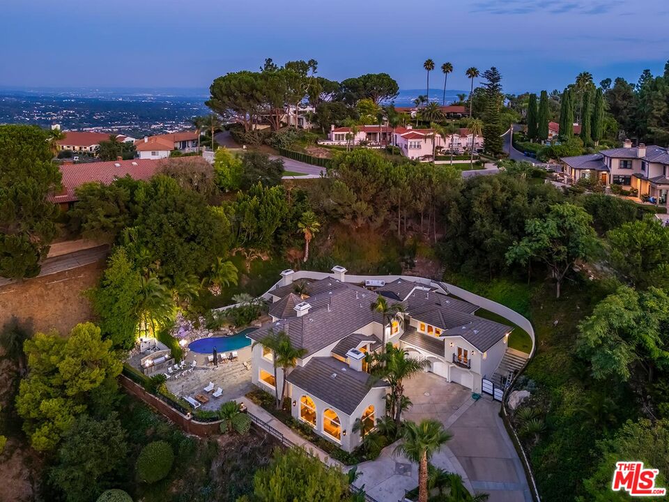 732 Saint Katherine Dr