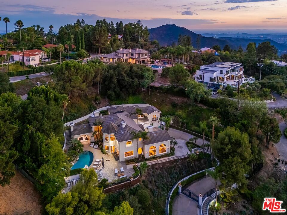732 Saint Katherine Dr
