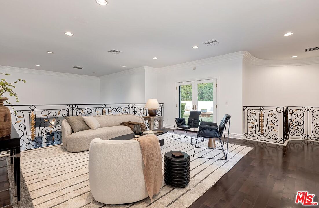 732 Saint Katherine Dr
