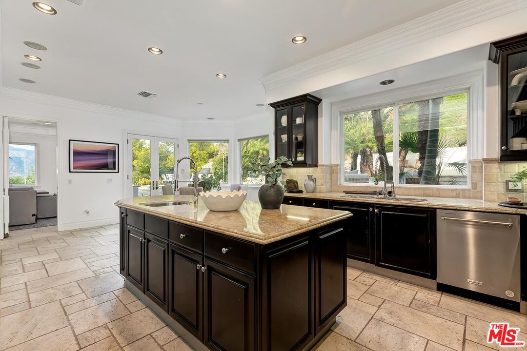 732 Saint Katherine Dr