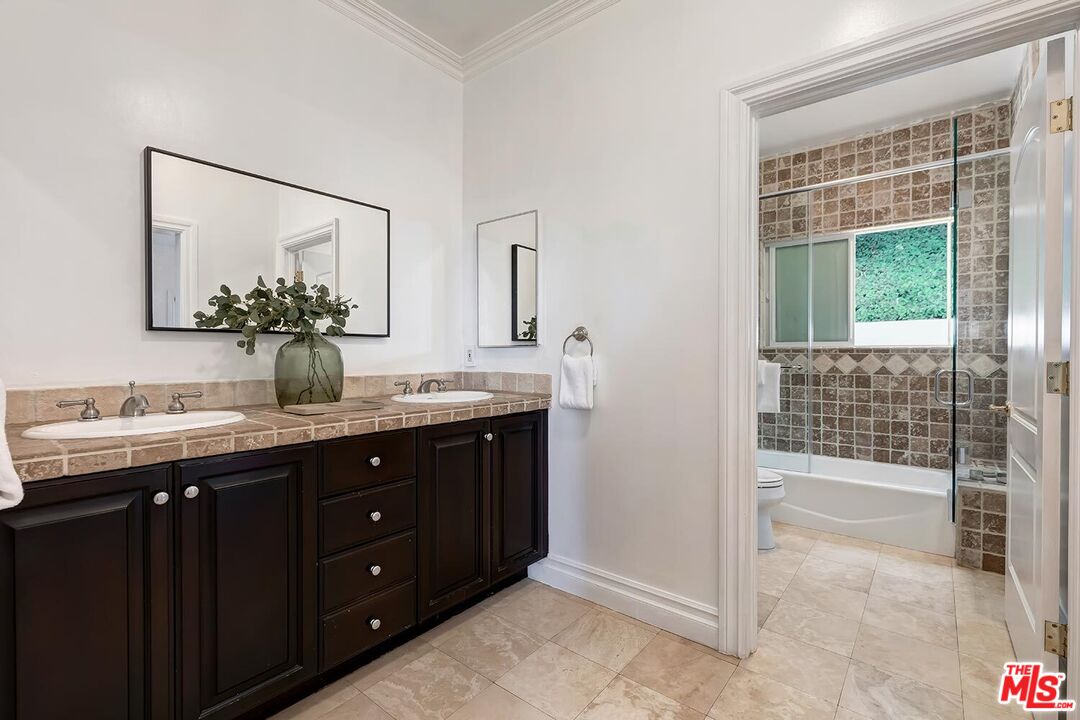 732 Saint Katherine Dr