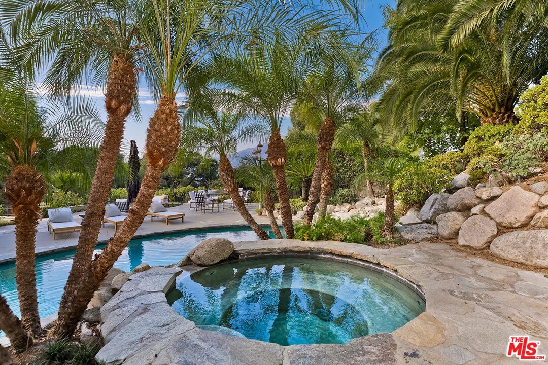 732 Saint Katherine Dr